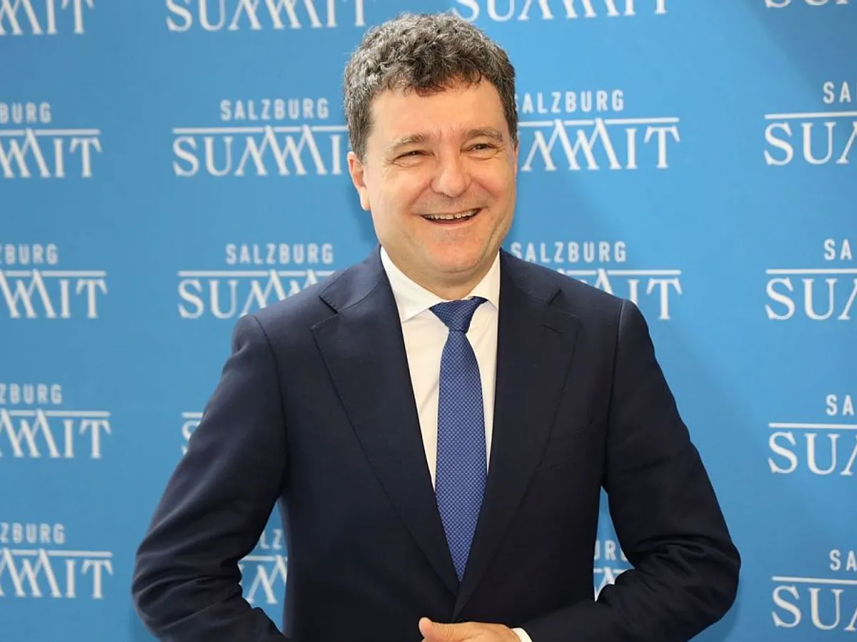 Nicuşor Dan: Vor fi 10% tăieri de posturi. în primării - Foto: Profimedia Images