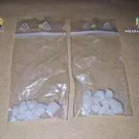 Trei dealeri au fost arestați de BCCO după ce au vândut droguri unor minori. Le cereau sute de lei - Foto: IPJ Alba