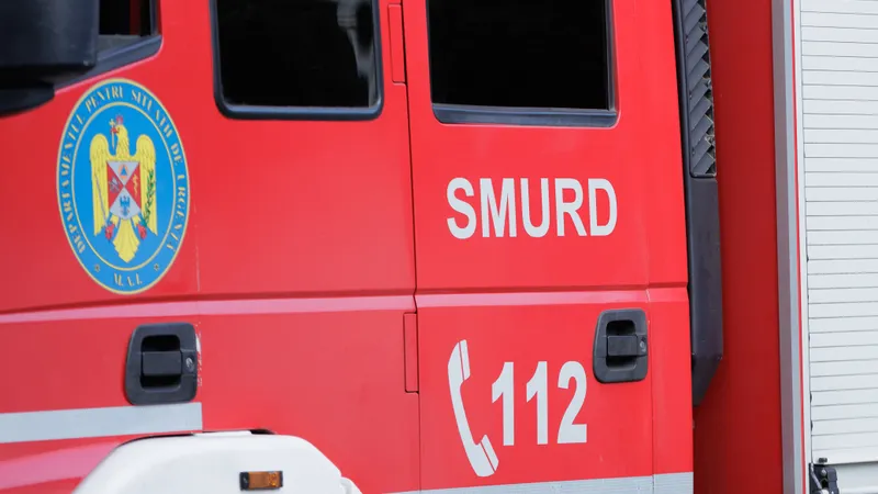 Accident cu opt persoane implicate, inclusiv minori, la Coşereni; a fost activat Planul Roşu