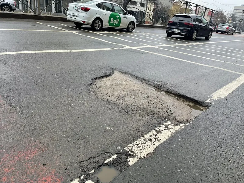 Groapa &icirc;n asfalt - Foto: Poliția Rutieră