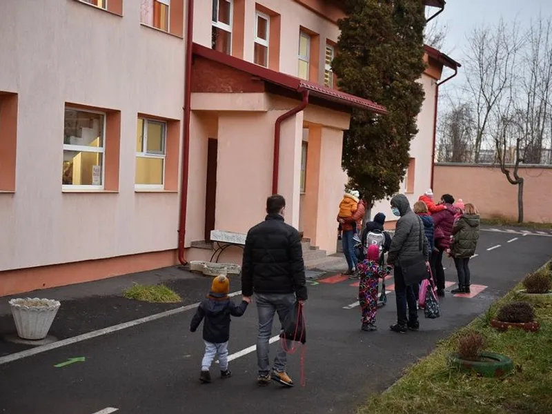 Elevii de peste 16 ani ar putea avea prioritate la vaccinare /Inquam Photos / Alex Nicodim