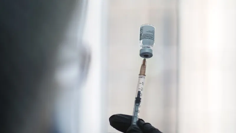 Vaccinarea este soluția cea mai sigură pentru români și cea mai ieftină pentru statul român. Foto Inquam Photos/Octav Ganea