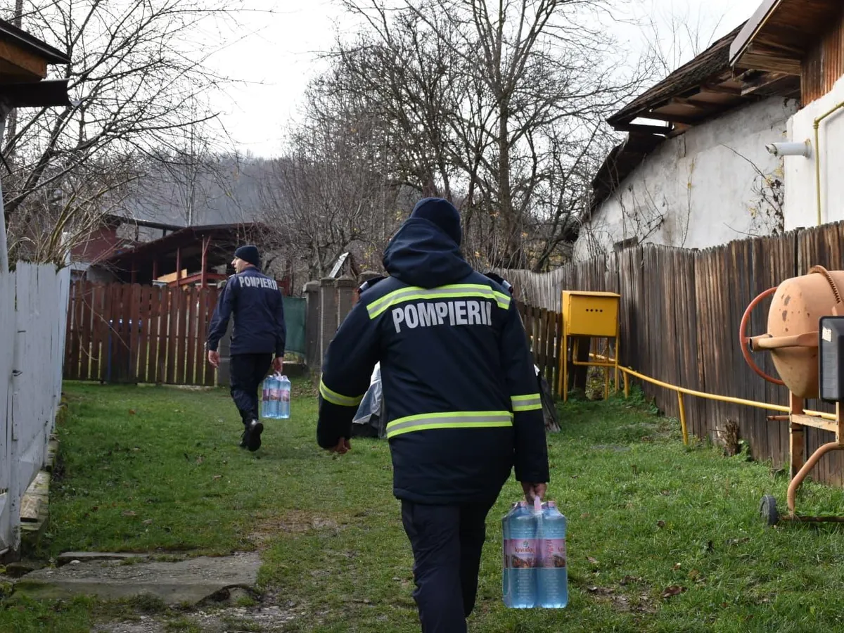 Apă din rezerva de stat pentru sinistrați - Foto: ISU Dâmbovița