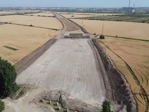 Cum avansează lucrările pe drumul de legătură Centura Oradea - Autostrada Transilvania. / Foto: captură video