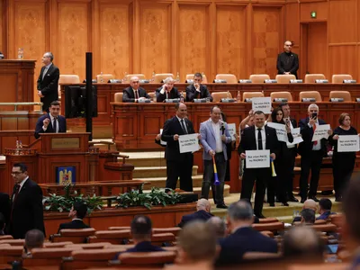 Trei parlamentari au fost sancționați pentru scandalul făcut în Parlament la dezbaterea privind cererea SUA - Foto: INQUAM PHOTOS / Mălina Norocea (Imagine cu rol ilustrativ)
