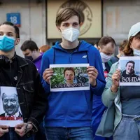 Protestatari din Polonia cerând eliberarea lui Roman Protasevici. Foto Getty Images