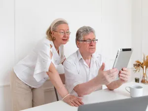 Ajutor la pensie pentru facturi. În care cazuri trebuie să depui o nouă cerere ca să nu pierzi banii - Foto: Freepik (Imagine cu rol ilustrativ)