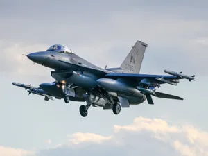 Un F-16 „depășit” al Ucrainei, livrat de Olanda, a doborât un performant Su-35 al Rusiei  - Foto: Profimedia Images (imagine cu rol ilustrativ)
