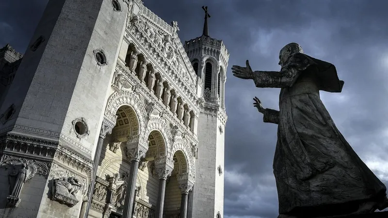 216.000 abuzuri sexuale asupra copiilor în Biserica Catolică Franceză /foto: voi.id