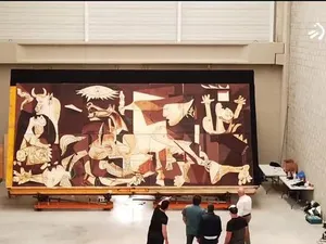 Salonul Ciocolatei de la Paris: replică din 500 kg de ciocolată a tabloului „Guernica” de Picasso. / Foto: eitb.eus