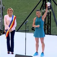 Gabriela Firea nu a fost bine primită de fanii Simonei Halep foto: Digisport