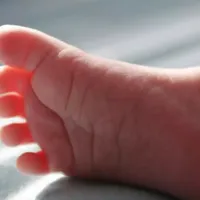 Un bebeluș a murit imediat după ce a venit pe lume. Mama născuse în mașină. Ce a urmat? - Foto: Istock / imagine cu rol ilustrativ