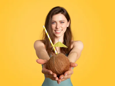 Cum să spargi o nuncă de cocos rapid? Ai nevoie de un cuptor cu microunde și un ciocan - Foto: Freepik (Imagine cu rol ilustrativ)