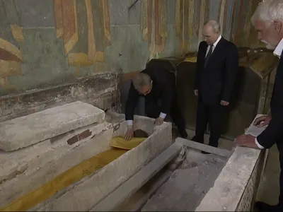 Rusia apelează la moaştele unui sfânt medieval pentru a mobiliza trupele care luptă în Ucraina. Ce spune Putin despre cneazul Donskoi