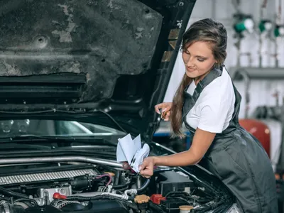 Verificarea periodică a nivelului uleiului de motor e obligatorie - Foto: Freepik (Imagine cu rol ilustrativ)