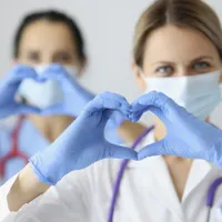 Un medic a refuzat să constate decesul unei bătrâne găsită moartă. Motivul este incredibil