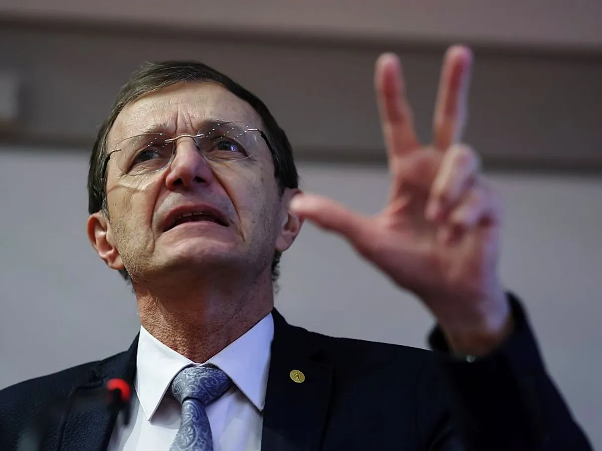 Ioan Aurel pop, la o dezbatere organizată pe 10 aprilie de Academia Română - Foto: INQUAM PHOTOS/Sabin Cirstoveanu
