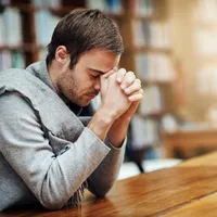 Ce rugăciune să rostești cu o zi înainte de Paște? Este bună pentru suflet, mântuire și iertare de păcate - Foto: Freepik (Imagine cu rol ilustrativ)