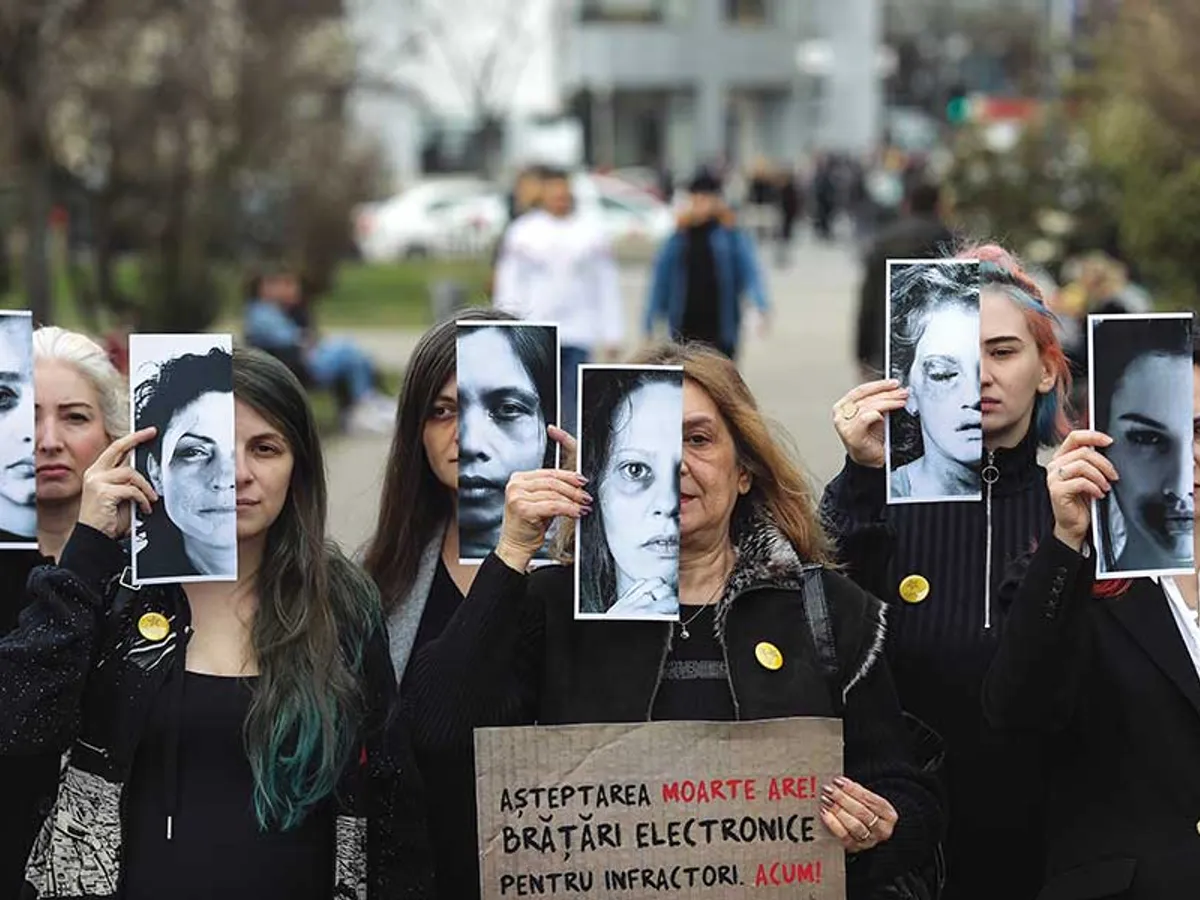 Proiectul brățărilor electronice  pentru monitorizarea agresorilor  s-a împotmolit în Parlament