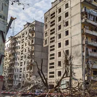 Blocurile din Zaporojie, luate din nou la țintă de armata rusă. Cel puțin 43 de morți - FOTO: Twitter/DmytroKuleba