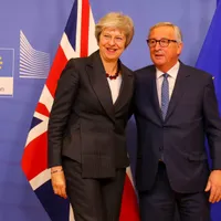 Theresa May cu Jean-Claude Juncker, președinte al Comisiei Europene. FOTO: Facebook UK Prime Minister