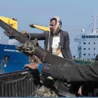 O navă comercială britanică, lovită de o rachetă trasă de Houthi în largul coastelor Yemen - Foto: Profimedia images - Caracter ilustrativ