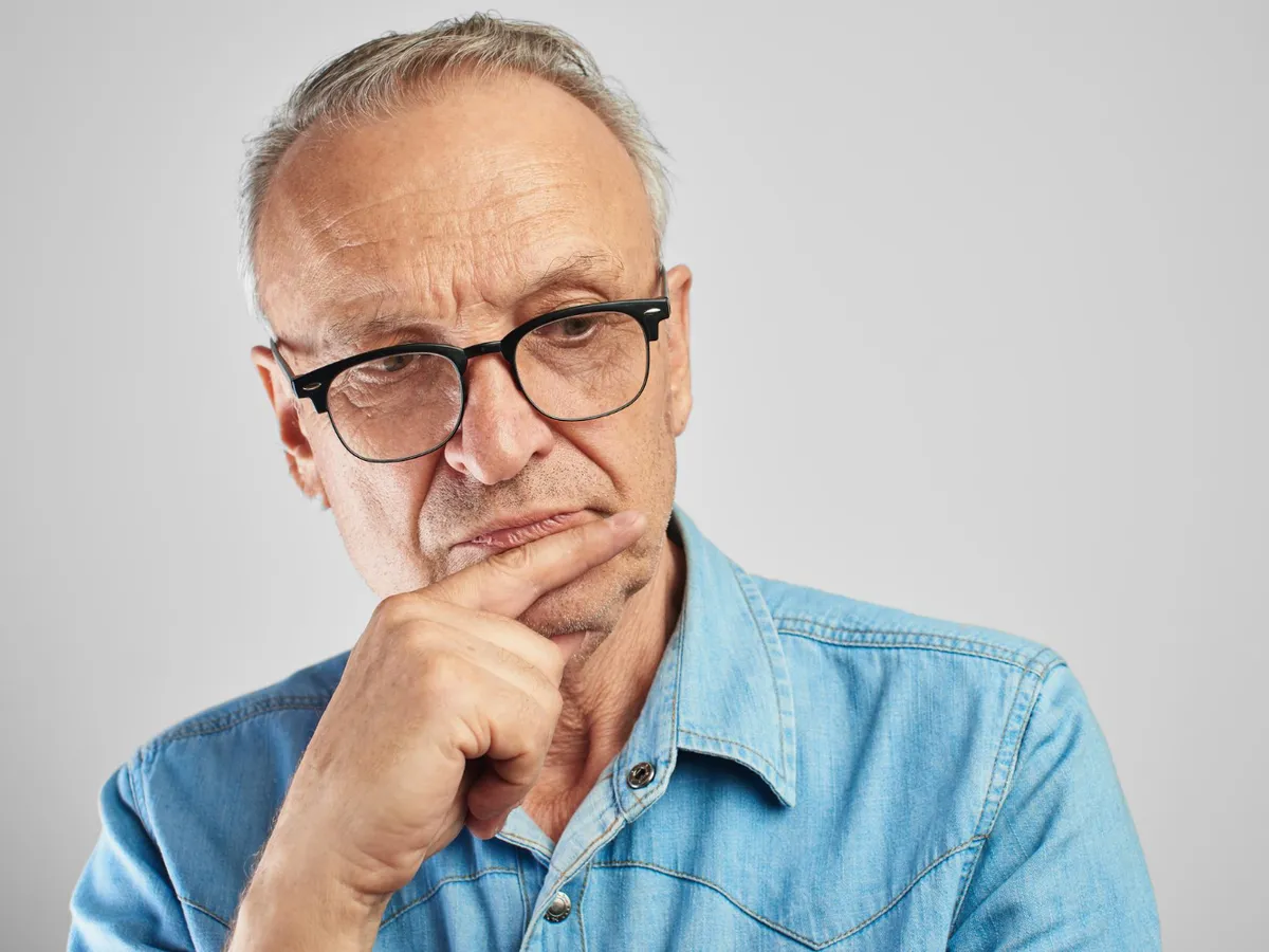 Pensionar îngrijorat la pensie - Foto: Freepik