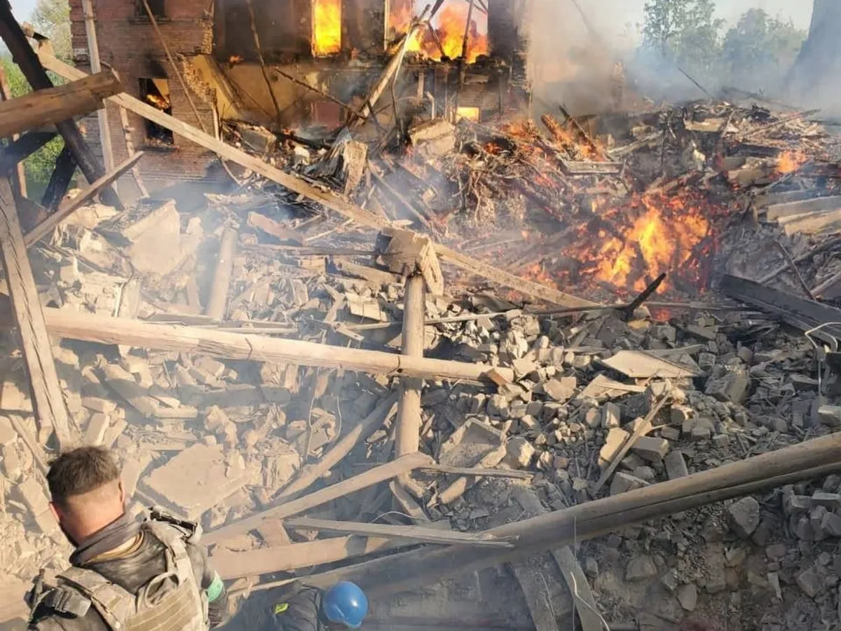 Rușii au bombardat buncărul de sub o școală din Lîsîceansk, în care se aflau 90 de persoane. / Foto: NEXTA, Twitter