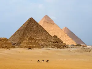 Piramidele din Giza - Foto: Profimedia