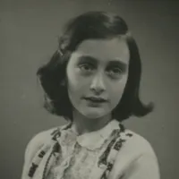 Anne Frank a stat ascunsă într-o anexă, până a fost predată naziștilor și ucisă. FOTO: Facebook