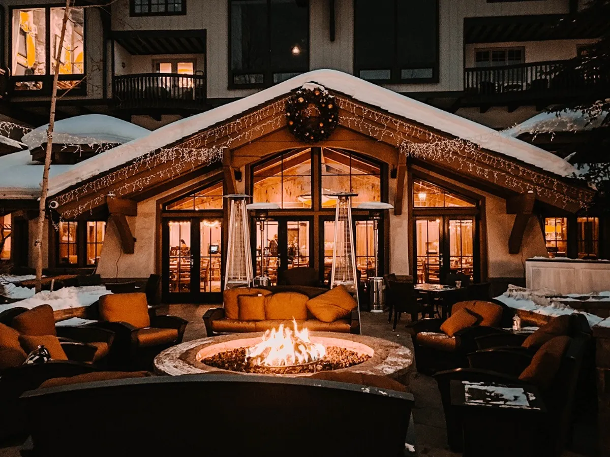 Cabană la munte pentru sărbătorile de iarnă Foto: Unsplash.com -imagine cu rol ilustrativ