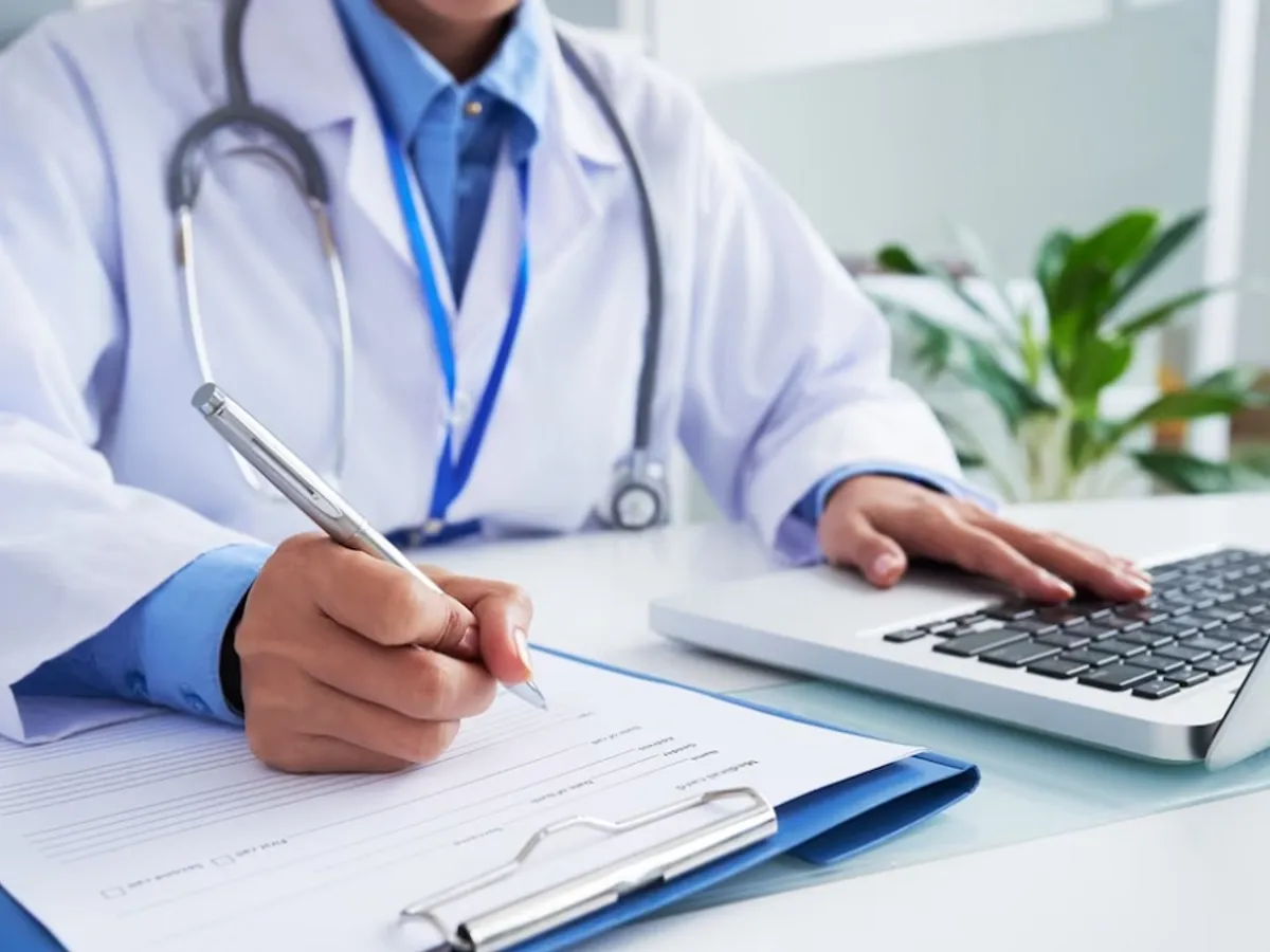 Medicii eliberau fișe fără să consulte candidații Foto: Freepik.com - rol ilustrativ
