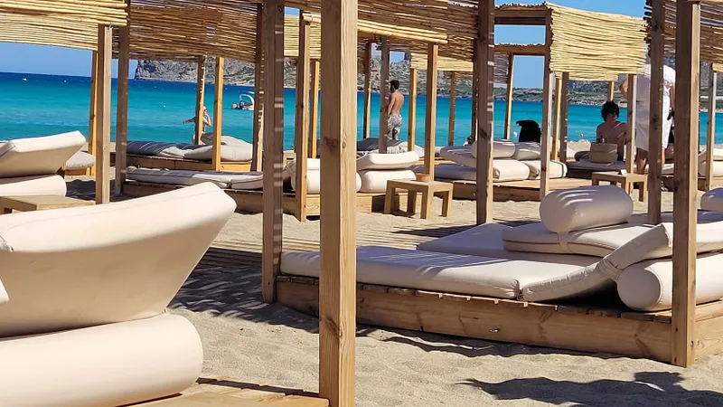 Plaja cu nisip roz Falassarna Beach din Creta. / Foto: Forum Grecia