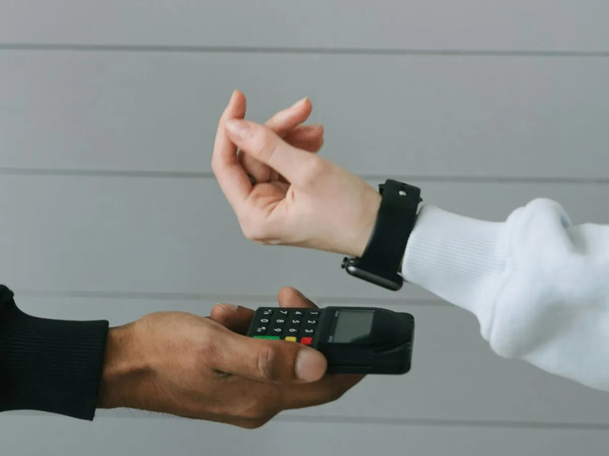 Ultimul gen de plată: de la POS mobil la smartwatch - Foto: Pexels/Ivan S