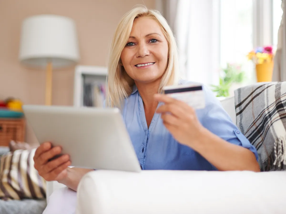 Pensionară la pensie - Foto: Freepik