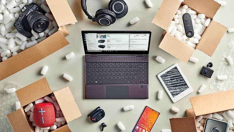 Un laptop și alte dispozitive compatibile cu WiFi