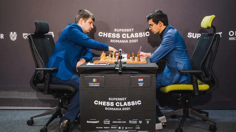 Superbet Chess Classic Romania 2021: Constantin Lupulescu îl învinge pe Anish Giri, locul 6 mondial/FOTO: Superbet Chess Classic Romania 2021