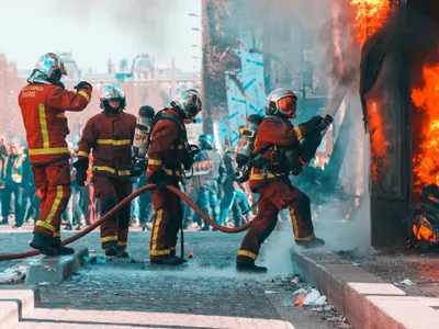 Pompierii sting incendiul într-un bloc Foto: Unsplash.com (imagine cu rol ilustrativ)