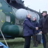 Putin vizitează trupele rusești din sudul Ucrainei - Foto: Twitter/ @RT_India_news