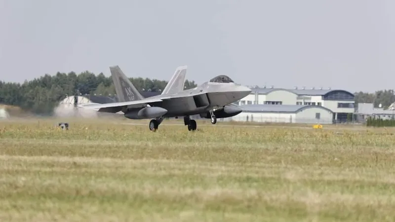 F-22 Raptor, în Polonia în cadrul „scutului aerian”/foto: twitter-baltic security