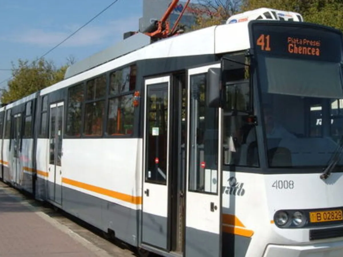 Circulația tramvaielor 41 este blocată în ambele sensuri. Ce a avariat avariat rețeaua electrică?