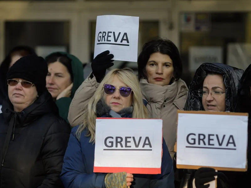 Guvernul le-a promis bugetarilor din primăriile de comună 500 lei. Nu i-au primit. Încep protestele - Foto: INQUAM PHOTOS/George Călin - Rol ilustrativ