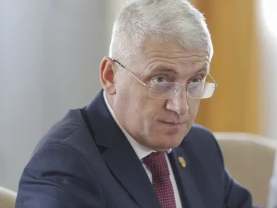 Ca la club în birourile AEP. Țuțuianu: „Și-au adus narghilea și tot ce era necesar să se simtă bine în timpul programului”