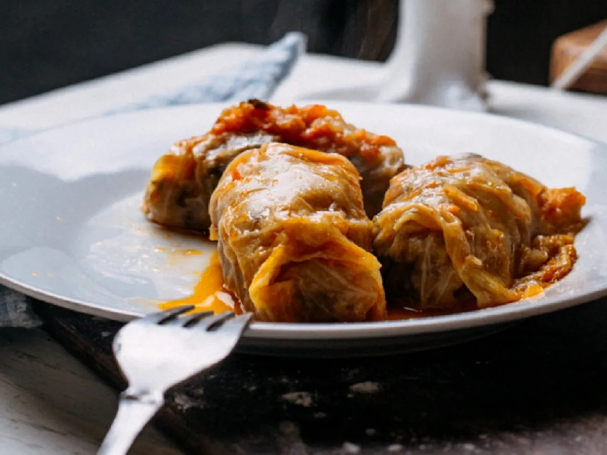 Bucătăria românească, printre cele mai bune 100 din lume. Mujdei, sarmale, magiun - preferatele turiștilor