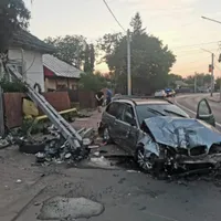 Un tânăr s-a urcat băut la volan și s-a crezut pilot pe străzile din Târgu-Neamț. / Foto: Info Trafic 24, Facebook