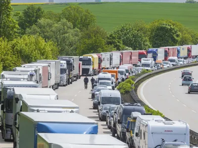 Coloană de camioane pe o autostradă din Germania - Foto: Profimedia Images