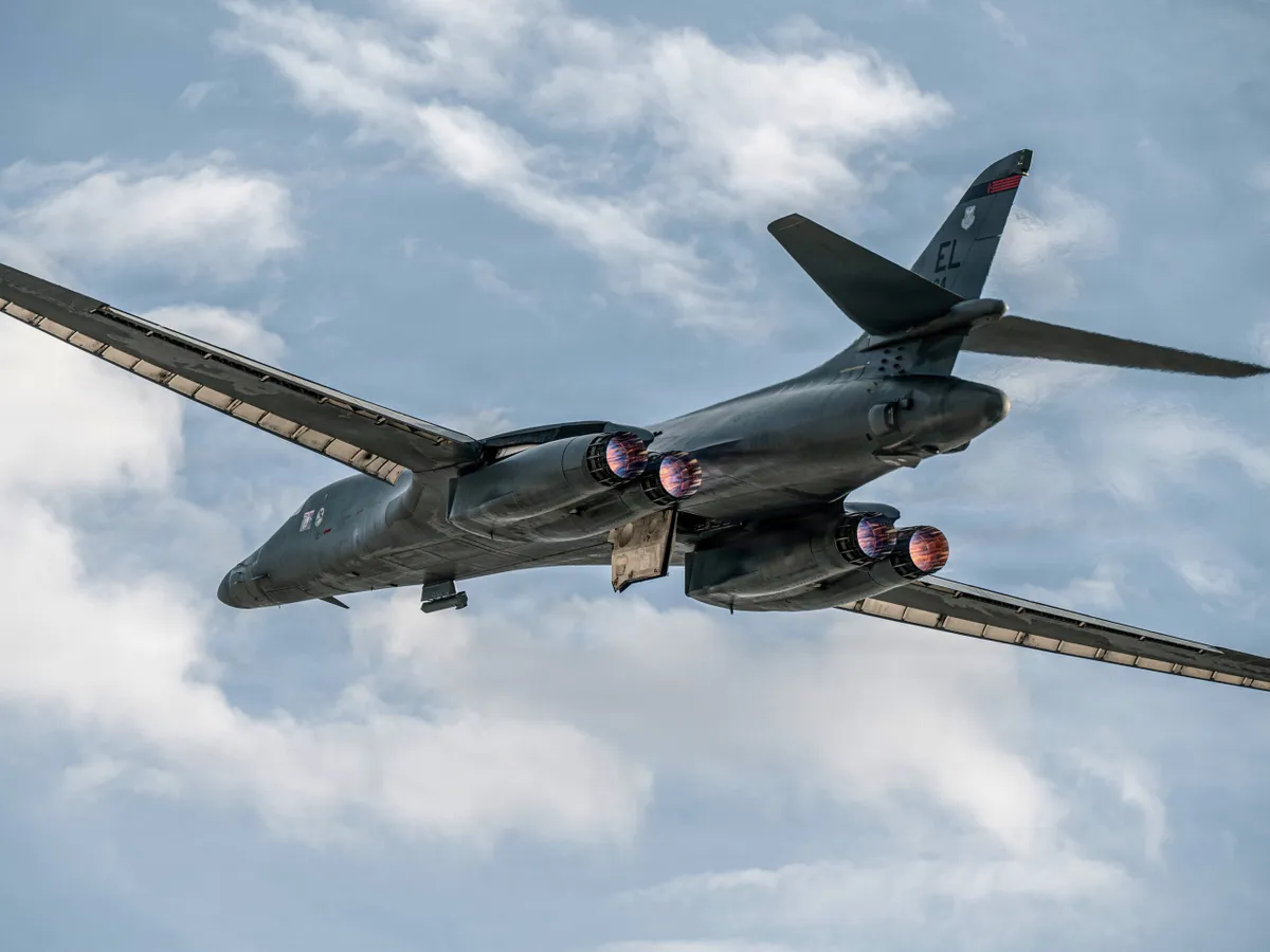 Bombardierul FOTO - US Air Force
