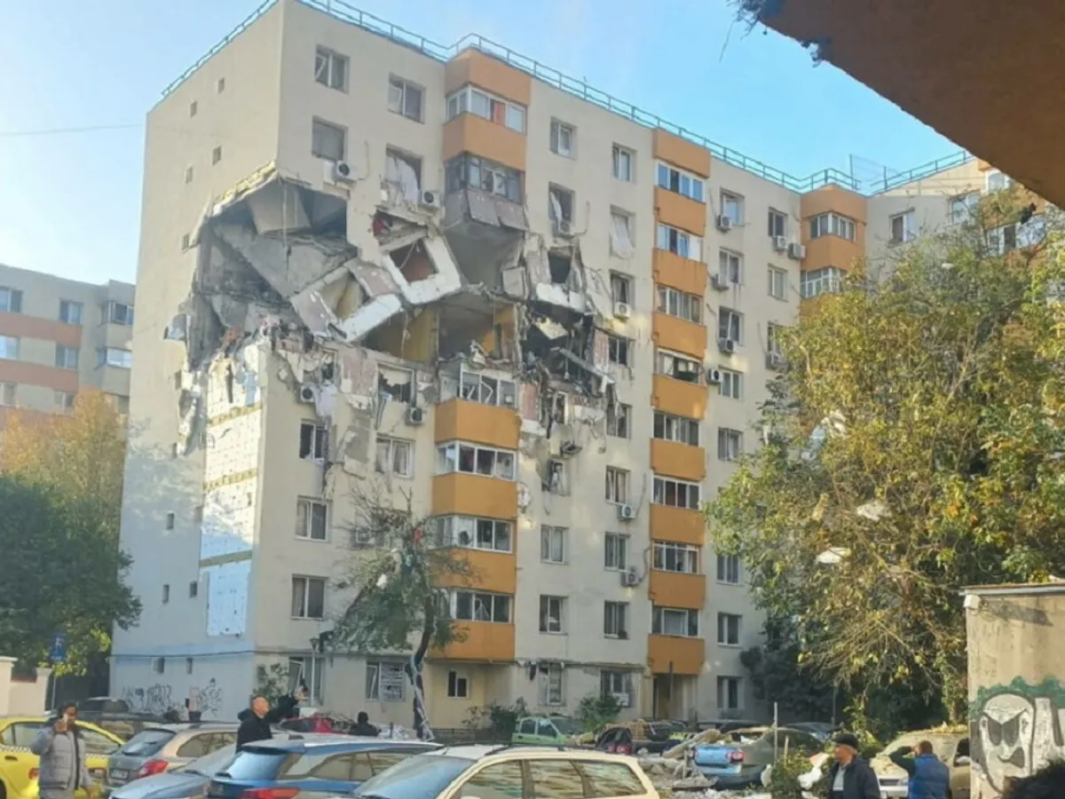 Explozie puternică într-un bloc din București. A fost activat Planul Roșu de Intervenție