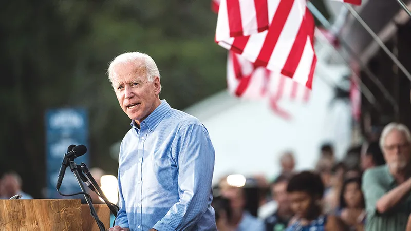 Democratul Joe Biden pare să aibă prima șansă în fața lui Donald Trump, dar președintele SUA în funcție dispune de arme politice redutabile
