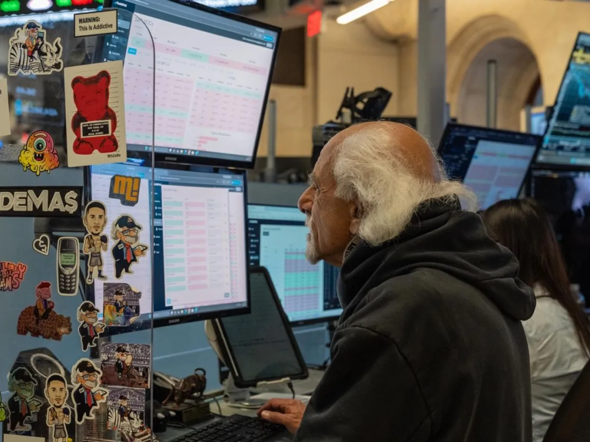 Trader de la NYSE urmărind evoluţiile bursiere - Foto: Profimedia Images